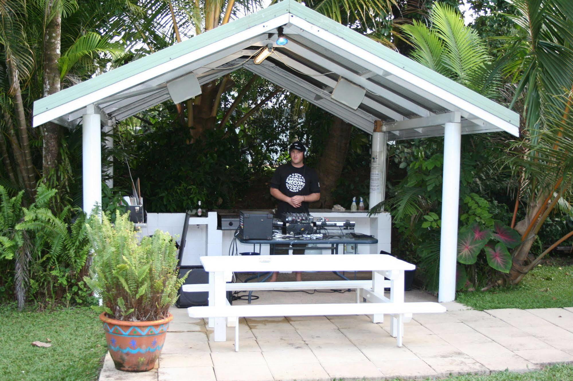 Absolute Backpackers Mission Beach Esterno foto