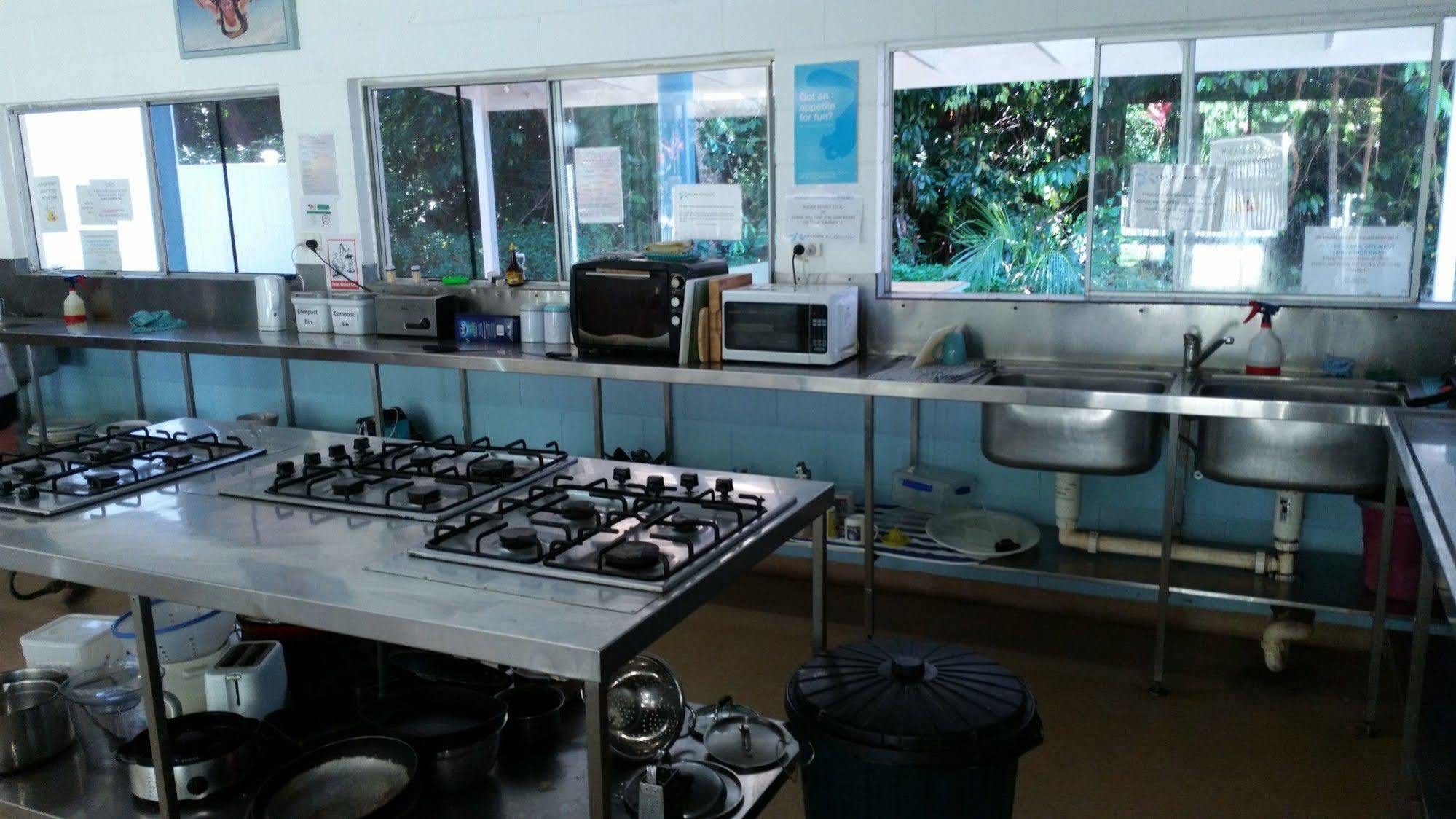 Absolute Backpackers Mission Beach Esterno foto
