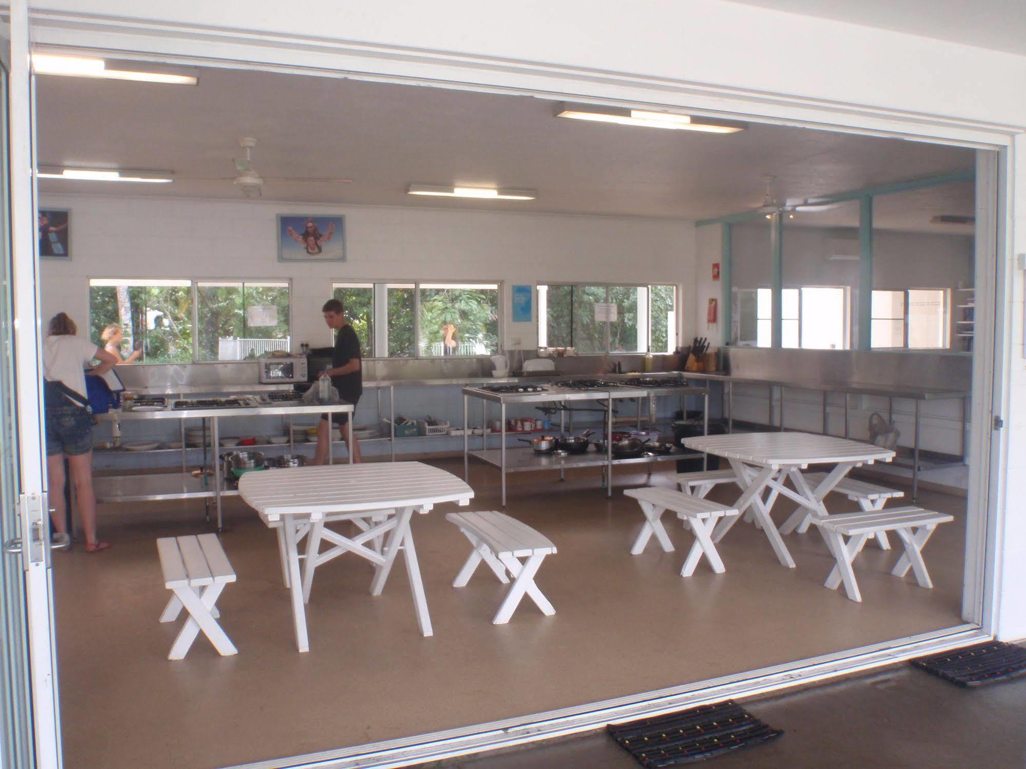 Absolute Backpackers Mission Beach Esterno foto