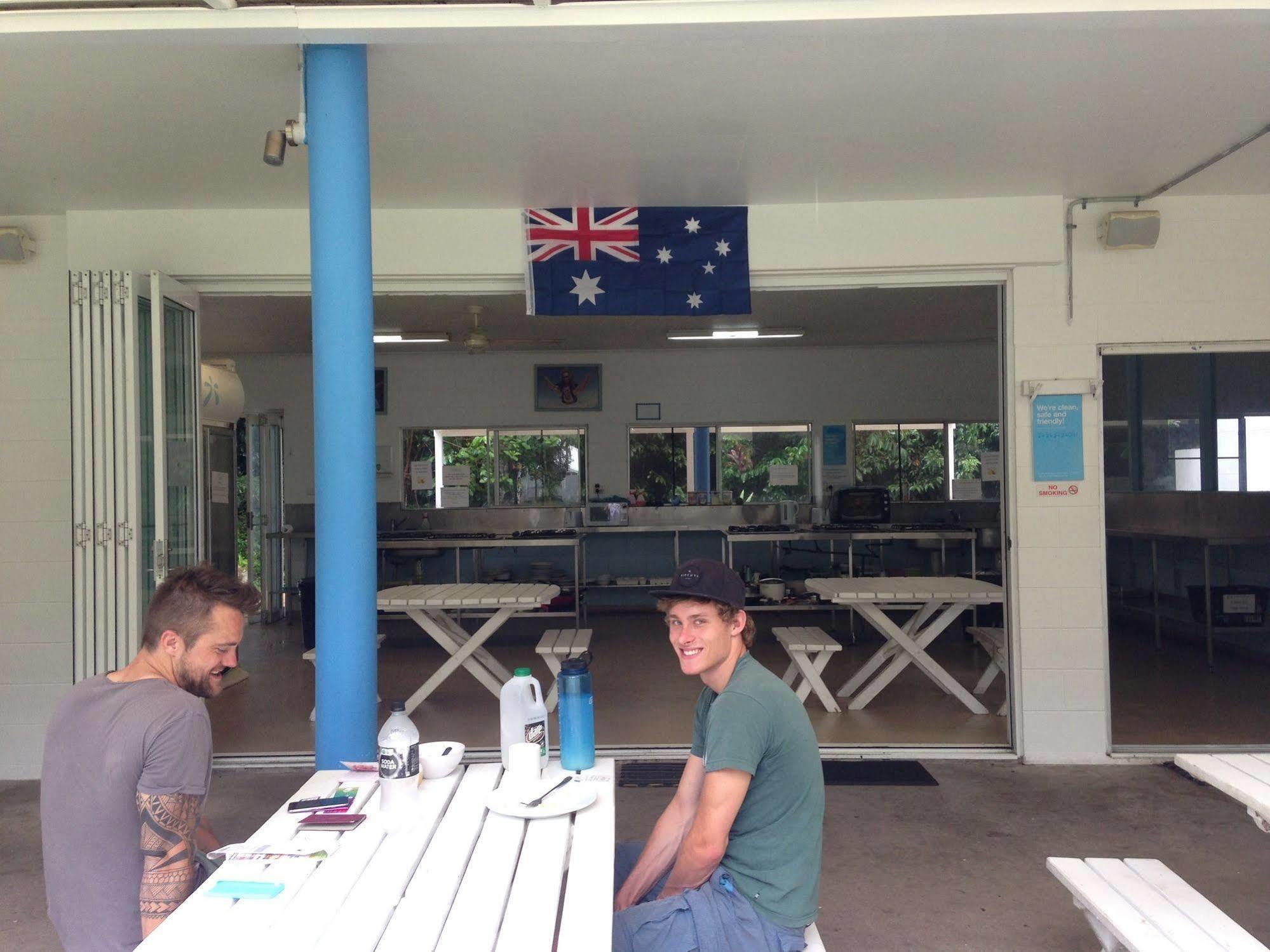 Absolute Backpackers Mission Beach Esterno foto