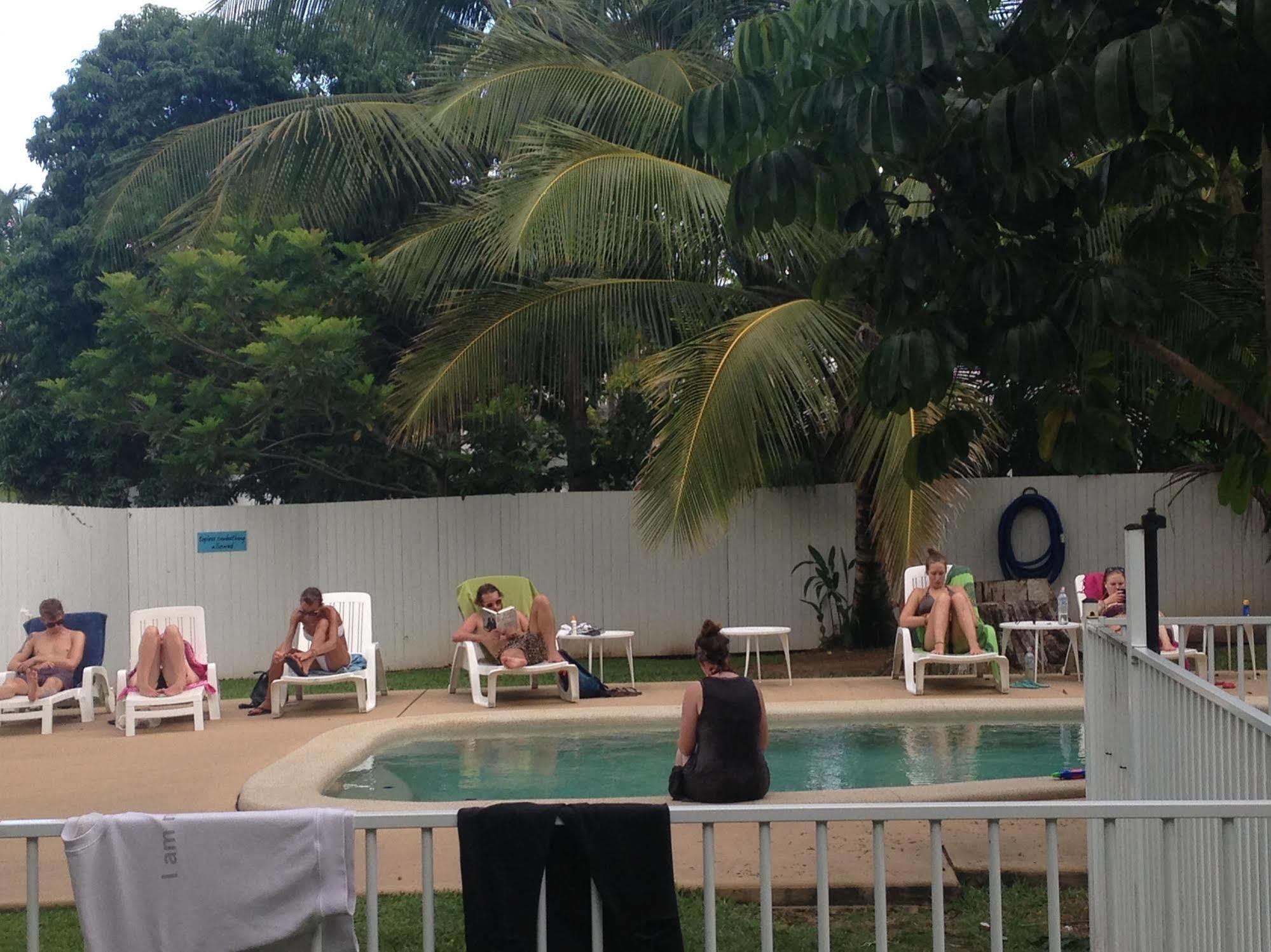 Absolute Backpackers Mission Beach Esterno foto